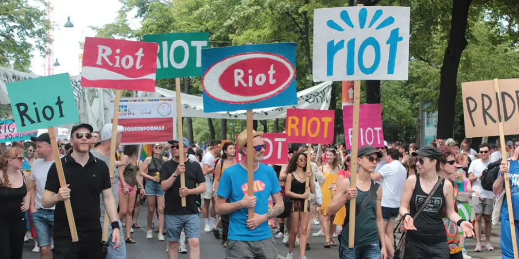 EuroPride-Regenbogenparade 2019 TEilnehmer der EuroPride-Parade 2019